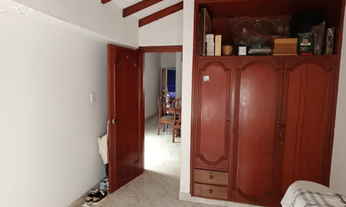 b8011d71-e7b0-45de-80c4-9a9fae687f8c