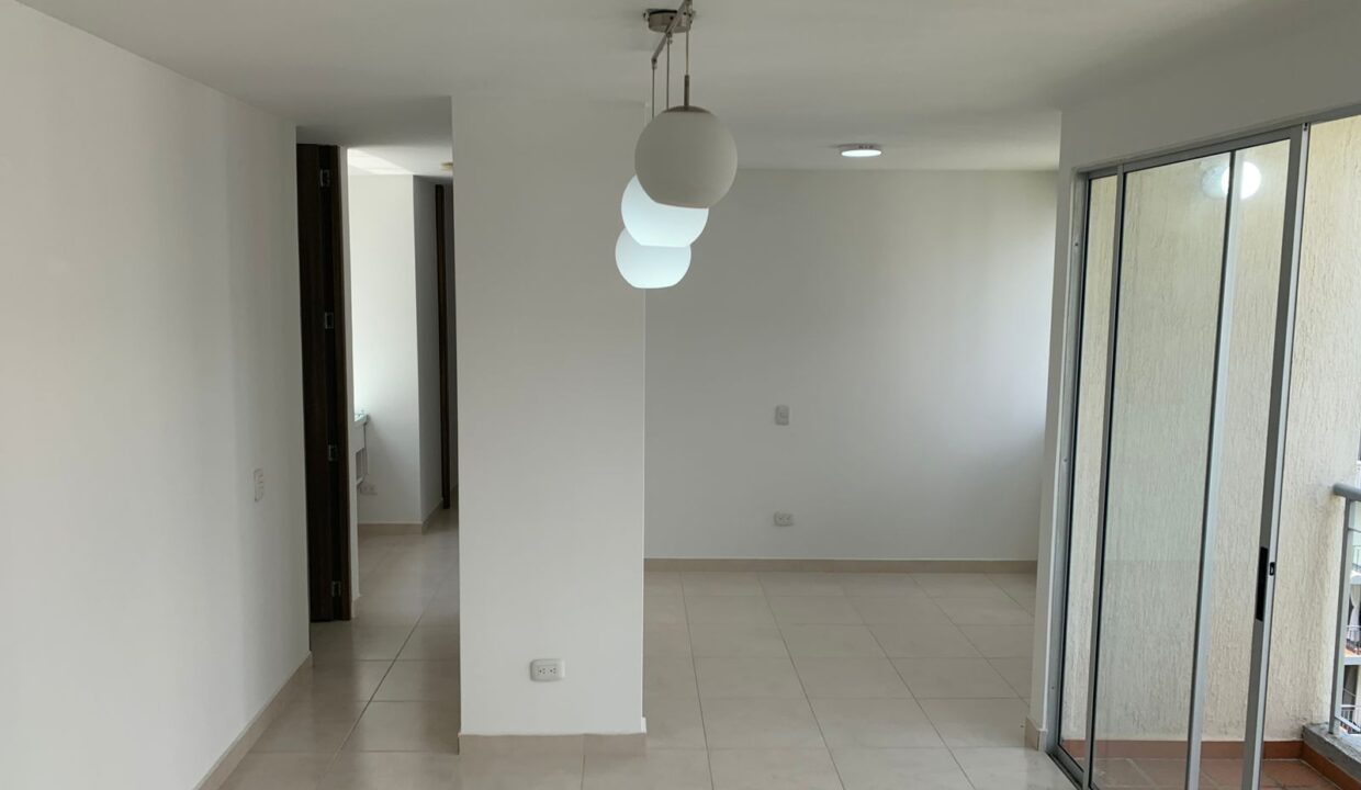 SALA COMEDOR SE PUEDE OBSERVAR LA LAMPARA MALA